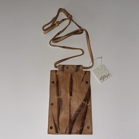 Free People *Downtown* tan brown tie dye leather lanyard crossbody bag purse sac - Picture 2 of 6